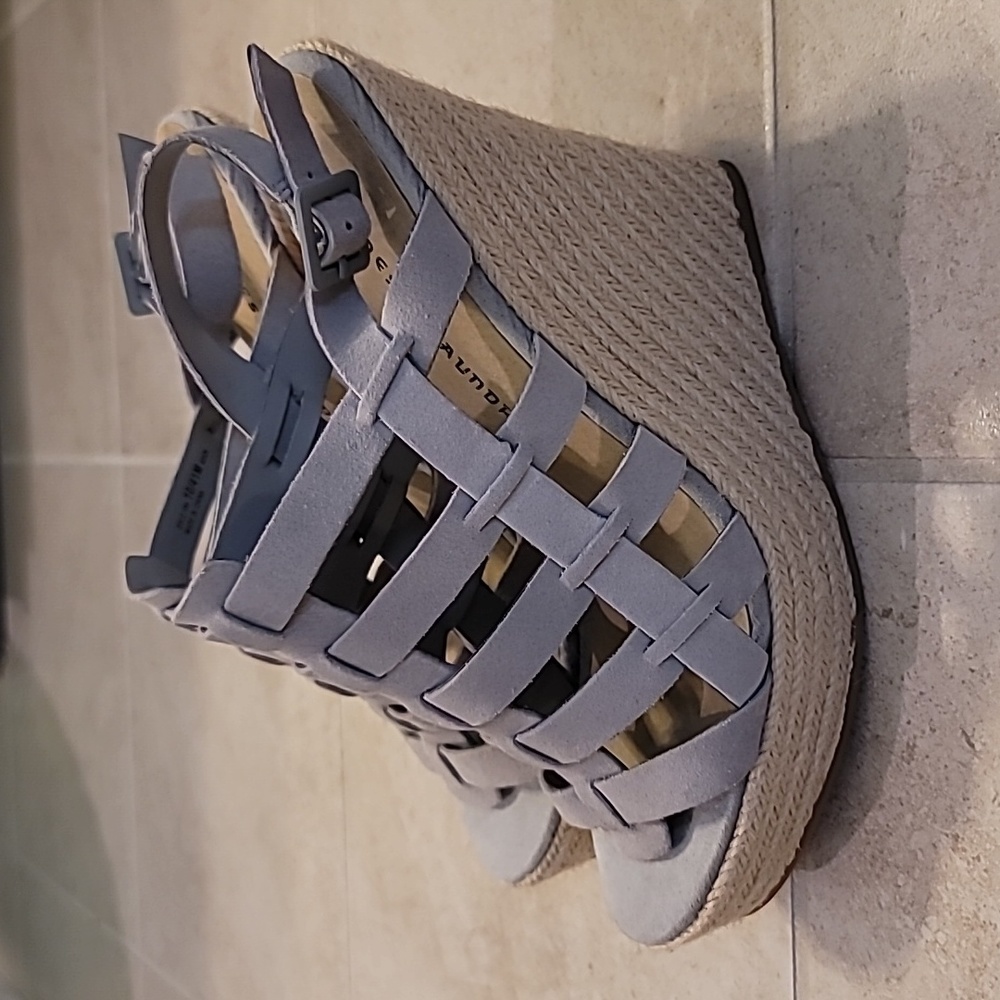 Sandals - Picture 2 of 3